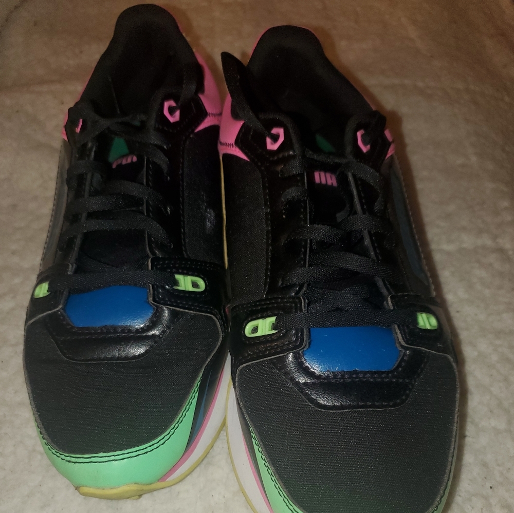 Women's Puma Sneakers Size 9
